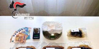 Spaccio di droga ed evasione dagli arresti domiciliari: arrestato I soldi, la droga ed il cellulare sequestrati