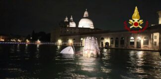 Venezia, barchino contro mezzo Actv. Quattro i feriti