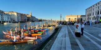 In Campo della Salute la benedizione delle barche che parteciperanno alla Regata Storica 2020 La benedizione dei gondolini