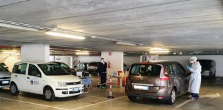 Test anti Covid-19: attivati anche cinque punti per i drive-through Una postazione di drive-through