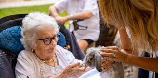 Nella casa di riposo entrano gli animali. A Castelfranco al via la pet therapy