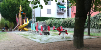 In tutte le scuole e gli asili comunali posizionati nuovi giochi e tappeti antitrauma: verde rimesso a nuovo Mestre - Scuola Giulio Cesare