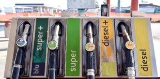 Il prezzo della benzina torna a crescere, a Mestre per un pieno si spendono 9 euro in più di due mesi fa Distributore di benzina - foto di repertorio