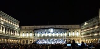 Natale di Venezia, La Fenice incanta piazza San Marco