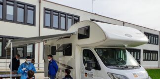 Per la “postazione tamponi mobili” dell’Ulss 3 Serenissima una mattinata di test nelle scuole del Distretto di Mirano-Dolo La postazione tamponi mobile dell'Ulss 3 Serenissima