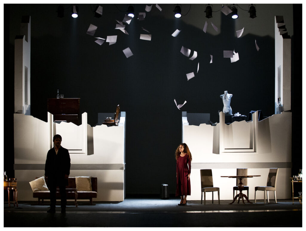 Ettore Bassi e Simona Cavallari in una scena di "Mi Amavi Ancora"