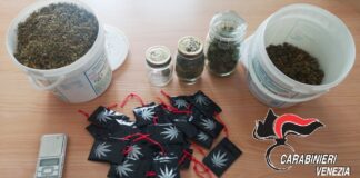 Marcon, denunciato a piede libero per possesso di sostanza stupefacente 40 enne del posto Il "Kit del piccolo spacciatore" sequestrato