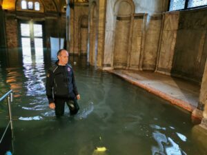 Il Presidente della Regione Veneto Luca Zaia a Venezia durante l'"acqua granda" del novembre 2019