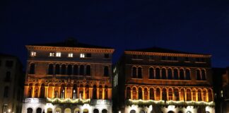 Giornata Internazionale per l’eliminazione della violenza contro le donne: il Consiglio comunale approva all’unanimità una mozione per chiedere al Governo più finanziamenti per i Centri antiviolenza Ca'Farsetti e Ca'Loredan illuminate di arancione