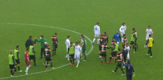 Venezia Fc-Empoli, la partita si conclude sul 2-0 I saluti tra i giocatori al termine di Venezia-Empoli