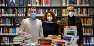 Più di ottomila nuovi libri arricchiscono il catalogo delle biblioteche comunali. L’assessore Venturini: “Un importante sostegno alle librerie locali” L'Assessore Venturini con alcuni libri consegnati in una biblioteca