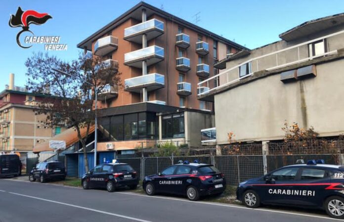 Vetture dei Carabinieri in servizio Vetture dei Carabinieri in servizio