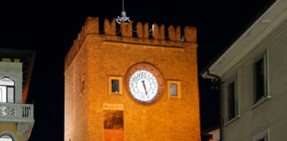 Giornata internazionale contro la violenza sulle donne: facciate dei palazzi comunali illuminate di arancione fino al 30 novembre La Torre Civica di Mestre illuminata di arancione