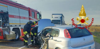 San Donà di Piave, violento scontro tra auto e camion