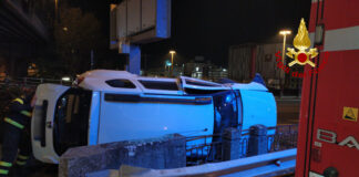 Mestre, auto si ribalta sulla rampa Rizzardi. Automobilista ferito