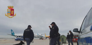 Aeroporto Marco Polo, arrestato cittadino italiano estradato dalla Repubblica Slovacca La Polizia di Frontiera in Azione all'Aeroporto Marco Polo (immagine di repertorio)