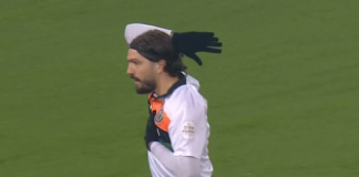 Chievo-Venezia FC, Forte: “Dobbiamo capire che cosa ci manca per fare il salto di qualità” Forte e il gesto dello squalo dopo il goal