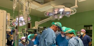 Ospedale dell’Angelo, come funziona la tracheotomia ai tempi del Coronavirus L'équipe degli otorini dell'Angelo durante un intervento