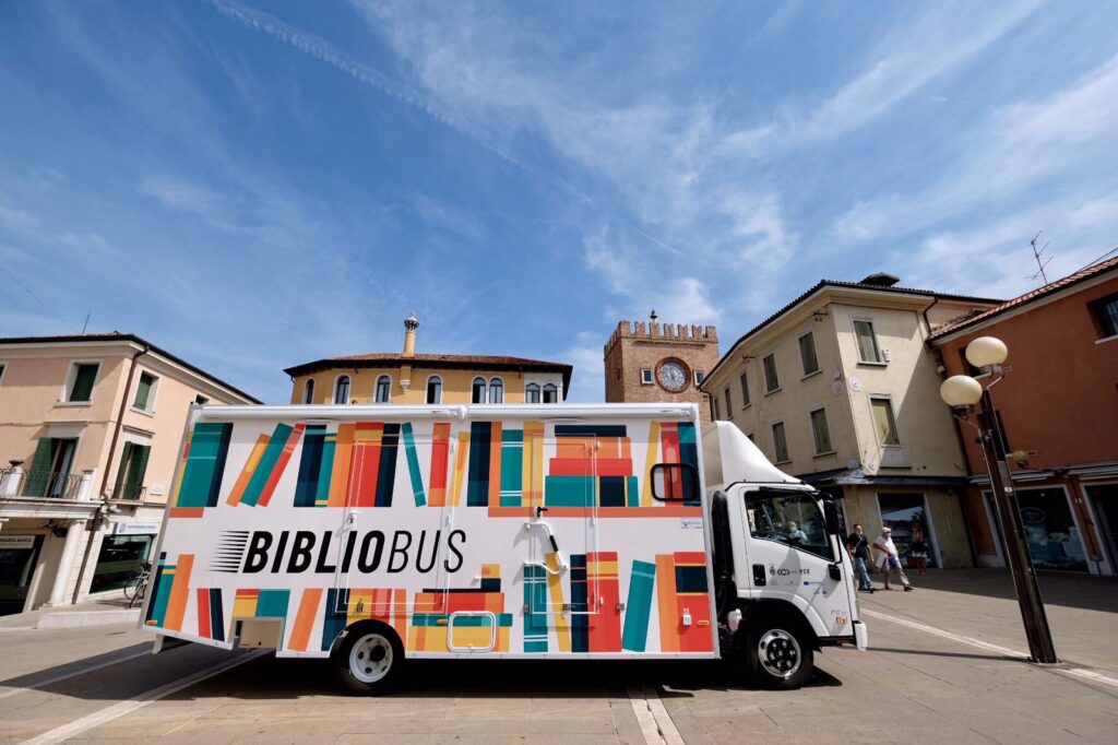 Il Bibliobus in Piazza Ferretto