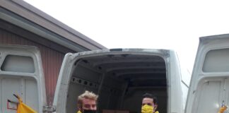 Continuano le consegne di prodotti tipici, da parte di Campagna Amica, per i nuovi poveri “invisibili” Davide Montino e Sebastiano Cassandro durante la consegna