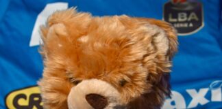 TVB: orsetti di peluche diventano i tifosi nella sfida contro la Segafredo