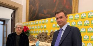 Covid, nel presepe 2020 arriva la statuita dell’infermiera