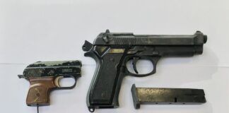 Deteneva pistola con matricola abrasa, la Polizia locale arresta un trentaseienne di Mestre Le pistole e i proiettili sequestrati