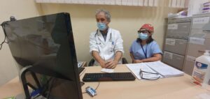 Il primario di Cardiologia di Chioggia Roberto Valle con l'infermiera dedicata all'attività di telecardiologia Gina Valentino, nel corso di una televisita cardiologica