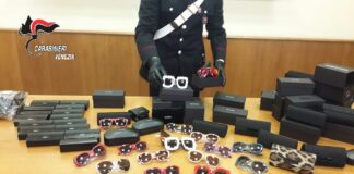 Ruba decine di paia di occhiali griffati dallo stabilimento Safilo: dipendente denunciato La refurtiva recuperata dai Carabinieri