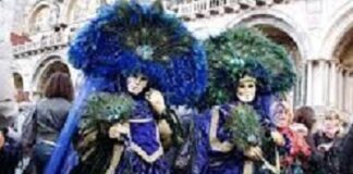 Carnevale di Venezia 2021: tradizionale, emozionale, digitale. Il 6 e 7 febbraio e dall’11 al 16 febbraio eventi online Due maschere al Carnevale di Venezia (foto d'archivio)