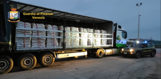 La Guardia di Finanza sequestra 92 tonnellate di pellet sulla Statale Romea La Guardia di Finanza di Venezia durante l'Operazione di sequestro dei Pellet