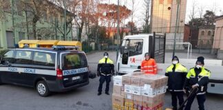 Jesolo, oltre 200 ore donate dalla Polizia locale alle Caritas La Polizia Locale di Jesolo consegna le derrate alimentari