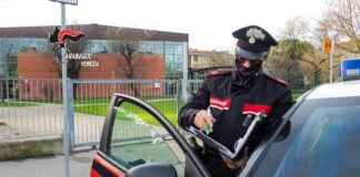 Abbraccia un anziano e lo deruba: diciassettenne denunciata I Carabinieri di Noale in azione