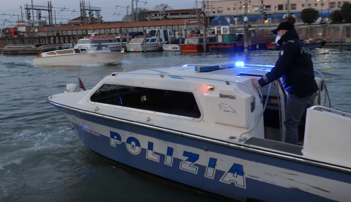 Un'imbarcazione della Polizia di stato di Venezia - foto di repertorio