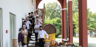 Il cambiamento dopo il COVID: l’Agriturismo “Papaveri e Papere” racconta la sua storia L'Agriturismo "Papaveri e Papere" con lo staff