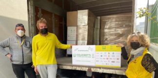 Coldiretti Venezia consegna alle famiglie bisognose i pacchi alimentari Made in Italy Coldiretti Venezia consegna i pacchi alimentari solidali