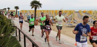 La Jesolo Moonlight Half Marathon è pronta a festeggiare i suoi primi 10 anni Alcuni partecipanti alla Jesolo MoonLight Half Marathon (foto d'archivio)
