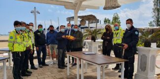 Lido di Venezia: consegnati ai gestori dei bagni i defibrillatori per la stagione balneare