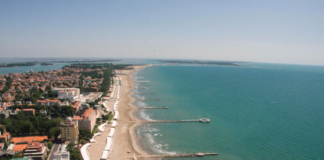 Pasqua, Confesercenti: “A Venezia attese 550mila presenze tra il 6 e il 10 aprile” La spiaggia del Lido di Venezia