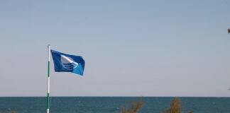 Diciottesima Bandiera Blu delle spiagge per Jesolo La spiaggia di Jesolo con la Bandiera Blu
