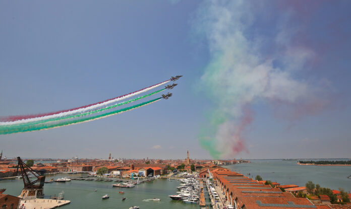 Le Frecce Tricolori su Venezia (foto di archivio)