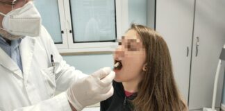 Da venerdì 14 gennaio i tamponi nei Covid Point dell’ULSS 4 si effettueranno con la prenotazione Prelievo salivare tampone molecolare (immagine di repertorio)