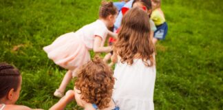 Incontri online per i futuri genitori Bambini nei centri estivi - foto di repertorio
