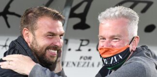 Venezia FC, Niederauer: “La nostra è una famiglia in una casa solida” Il Presidente del Venenzia FC Duncan Niederauer festeggia con il tecnico lagunare Paolo Zanetti