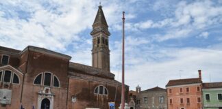 Questa mattina a Burano le celebrazioni della Festa della Marina Militare La cerimonia dell’alzabandiera