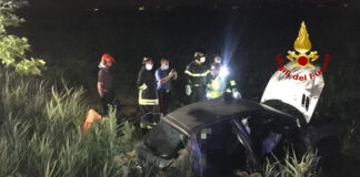 Incidente sulla jesolana, auto finisce fuori strada: un morto e tre feriti