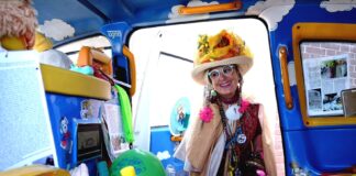 Zia Caterina con il suo taxi “Milano 25” fa tappa a Venezia