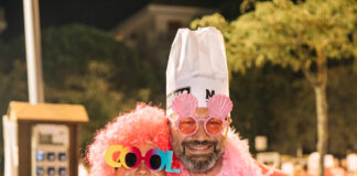 A Jesolo le Griglie Roventi in abito da sera Due partecipanti "in abito da sera" a Griglie Roventi (foto di repertorio)