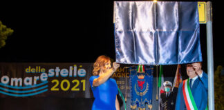 Lungomare delle Stelle, Deborah Compagnoni riaccende le emozioni e nasce l’idea della reunion Deborah Compagnoni scopre la targa a lei dedicata