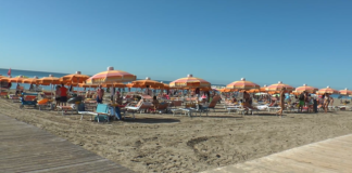 Concessioni balneari solo fino al 2023, preoccupazioni e incertezze: le voci dal territorio Spiaggia Cavallino-Treporti a Ferragosto
